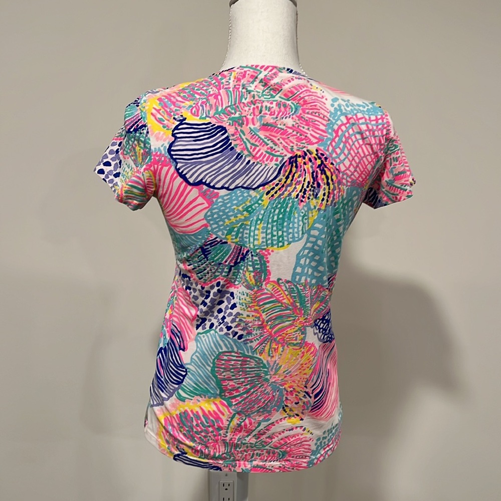 Lilly Pulitzer Short Sleeve V-neck T-shirt Size Small - Picture 4 of 8